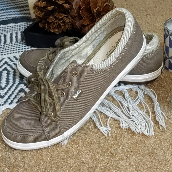 🌼Size 7 - Olive Keds Sneaker Shoes with Laces🌼 - Picture 3 of 9